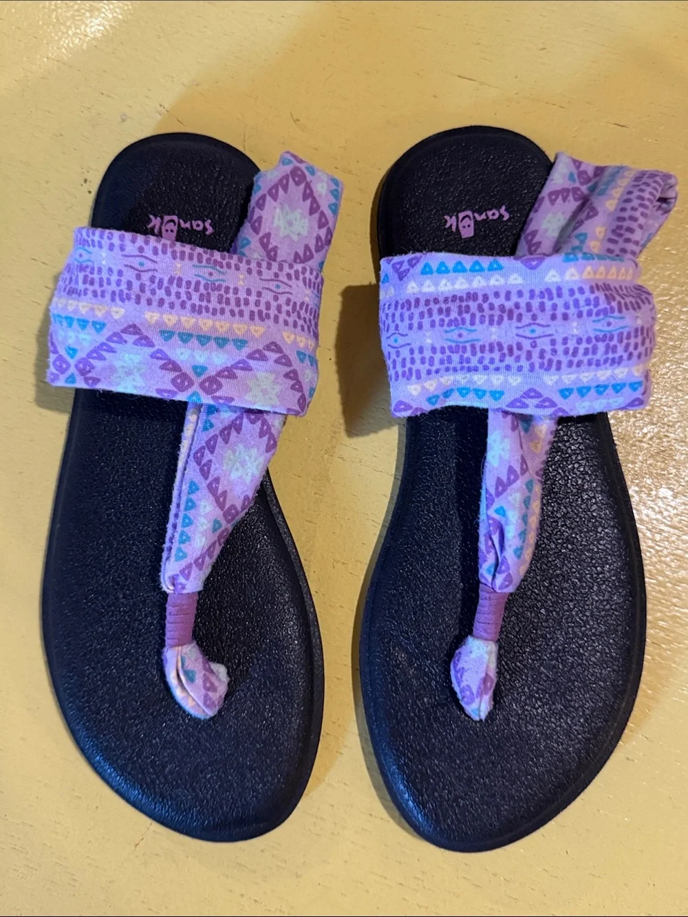 Like New Sanuk Purple Patterned Fabric Strap Sandals